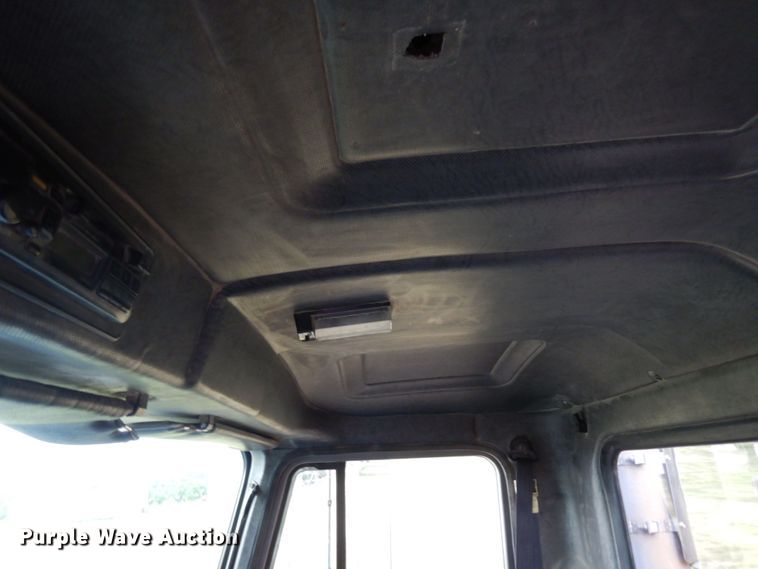 image for item MF9678 1995 Mack CH613  semi truck