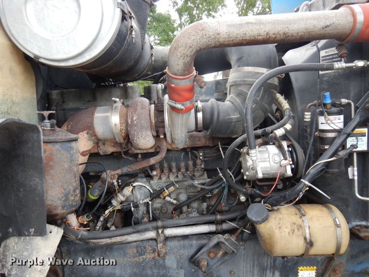 image for item MF9678 1995 Mack CH613  semi truck