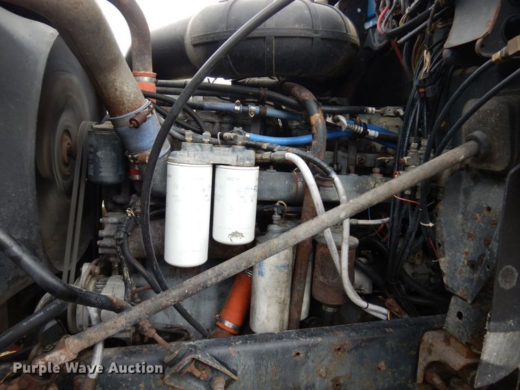 image for item MF9678 1995 Mack CH613  semi truck