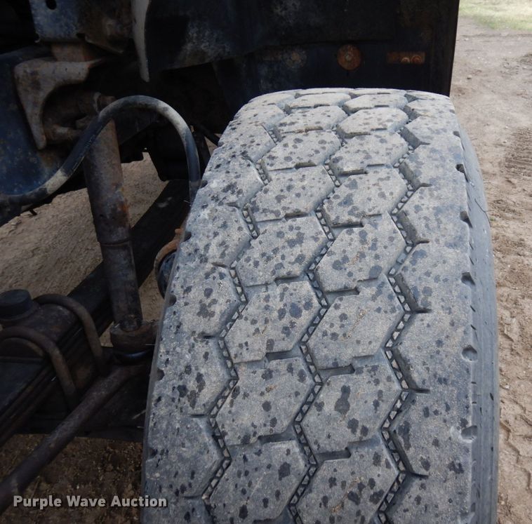 image for item MF9678 1995 Mack CH613  semi truck