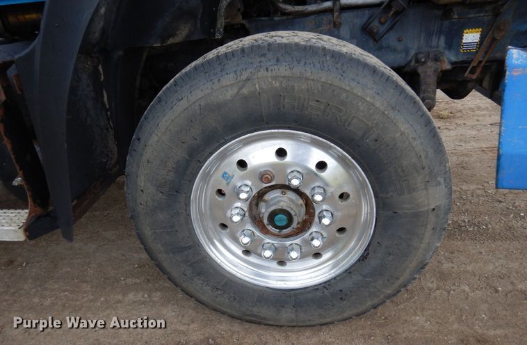 image for item MF9678 1995 Mack CH613  semi truck