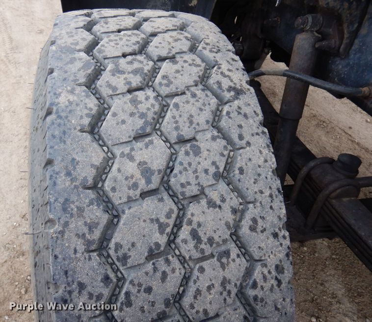 image for item MF9678 1995 Mack CH613  semi truck