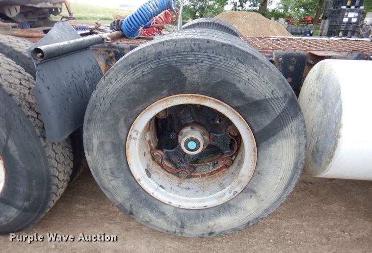 image for item MF9678 1995 Mack CH613  semi truck