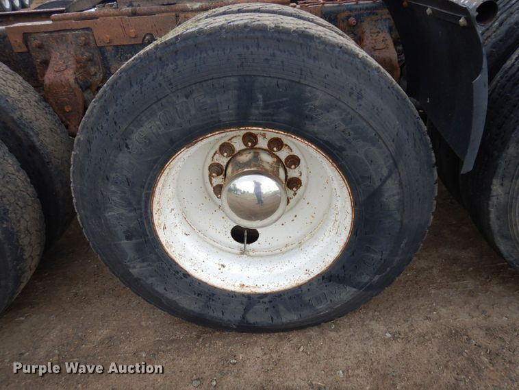 image for item MF9678 1995 Mack CH613  semi truck