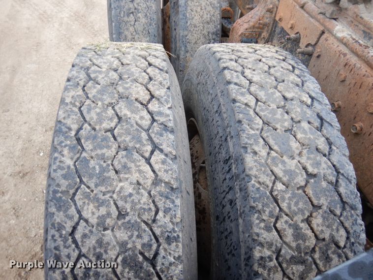 image for item MF9678 1995 Mack CH613  semi truck