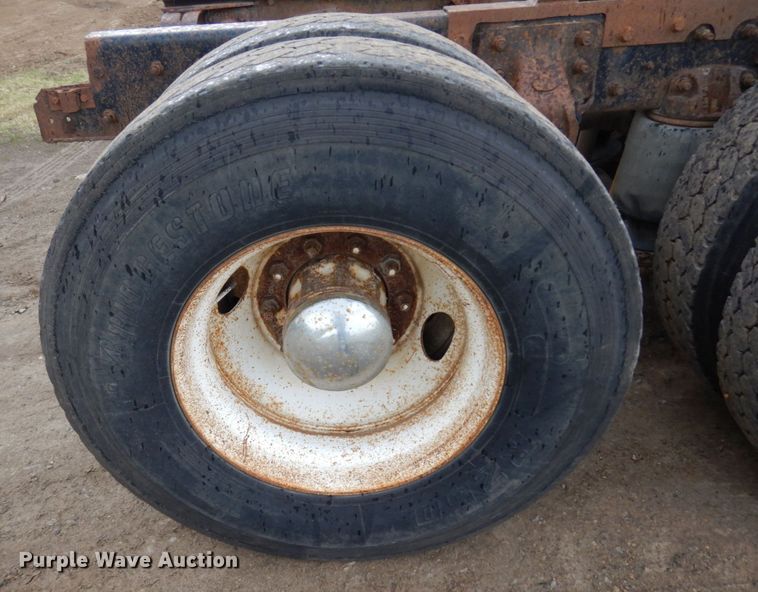 image for item MF9678 1995 Mack CH613  semi truck