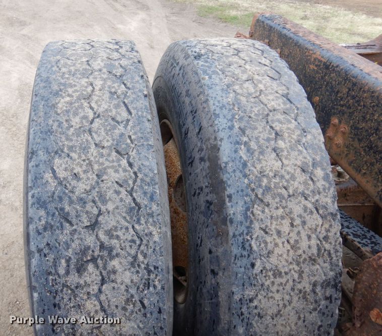 image for item MF9678 1995 Mack CH613  semi truck