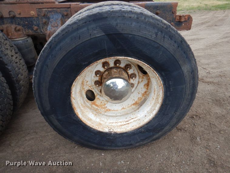 image for item MF9678 1995 Mack CH613  semi truck