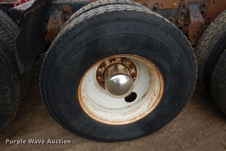 image for item MF9678 1995 Mack CH613  semi truck