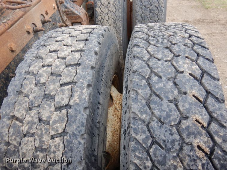 image for item MF9678 1995 Mack CH613  semi truck