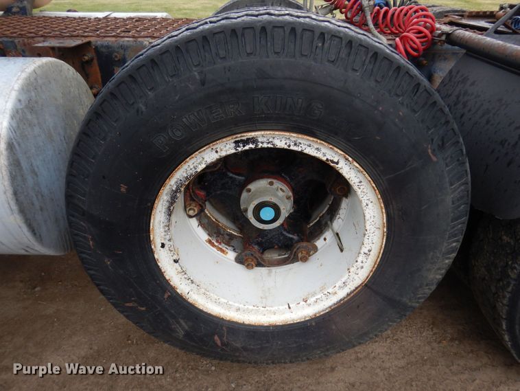 image for item MF9678 1995 Mack CH613  semi truck