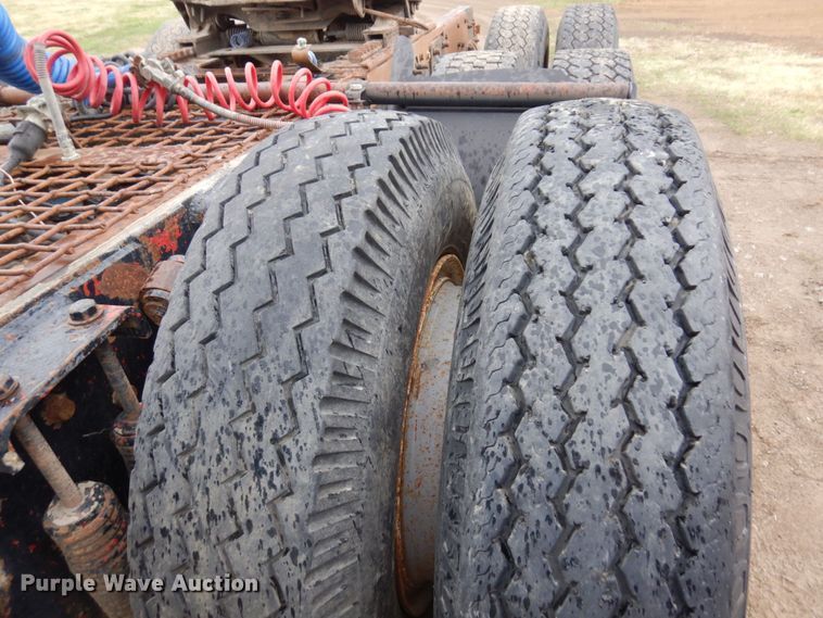 image for item MF9678 1995 Mack CH613  semi truck