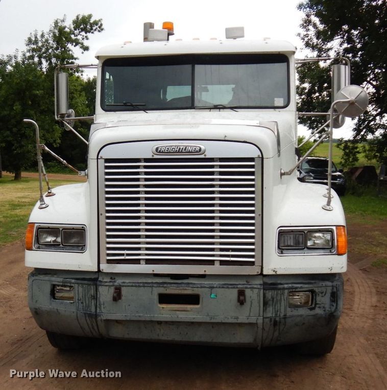 image for item MF9680 1998 Freightliner FLD112  semi truck