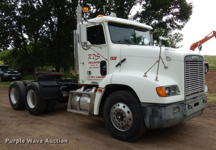 image for item MF9680 1998 Freightliner FLD112  semi truck
