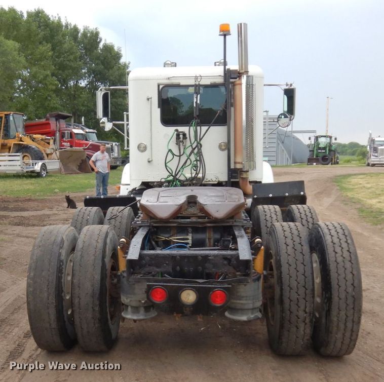 image for item MF9680 1998 Freightliner FLD112  semi truck