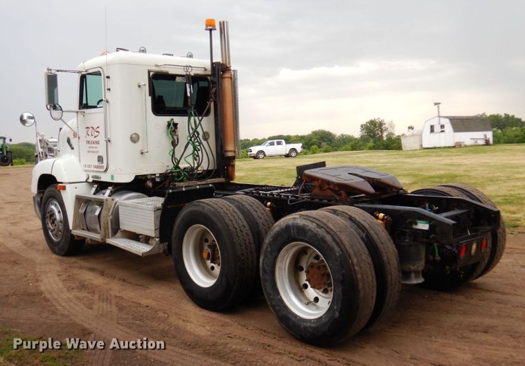 image for item MF9680 1998 Freightliner FLD112  semi truck