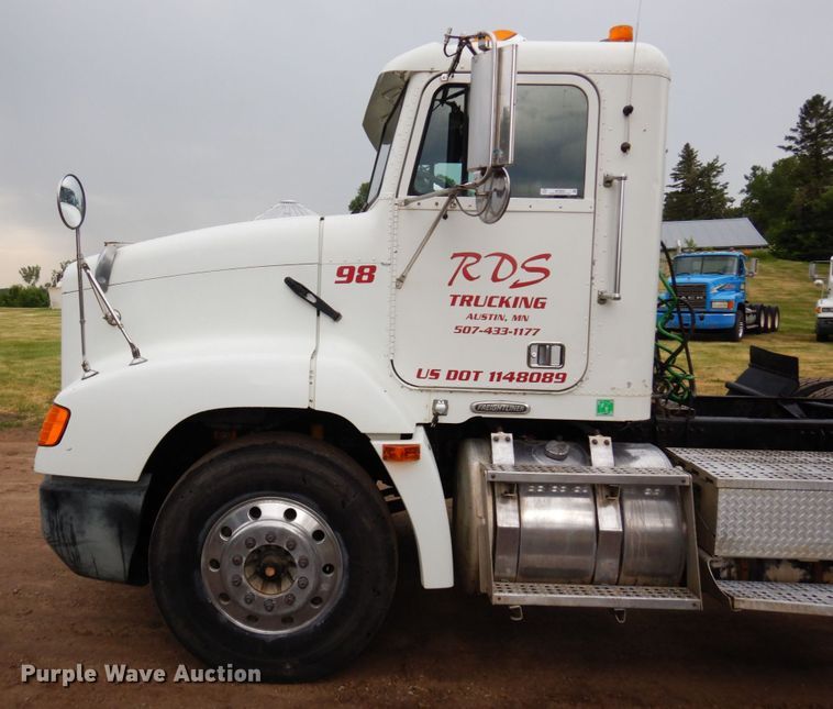 image for item MF9680 1998 Freightliner FLD112  semi truck