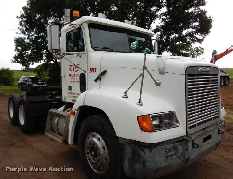 image for item MF9680 1998 Freightliner FLD112  semi truck