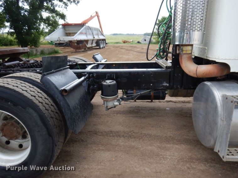 image for item MF9680 1998 Freightliner FLD112  semi truck