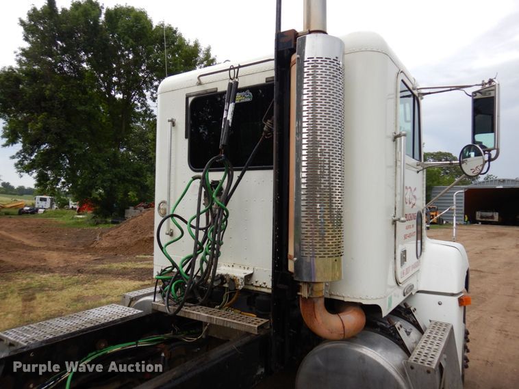 image for item MF9680 1998 Freightliner FLD112  semi truck