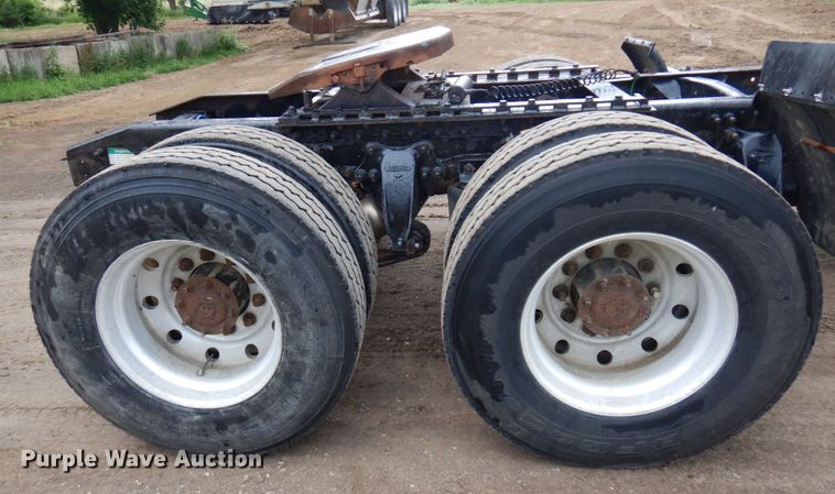 image for item MF9680 1998 Freightliner FLD112  semi truck