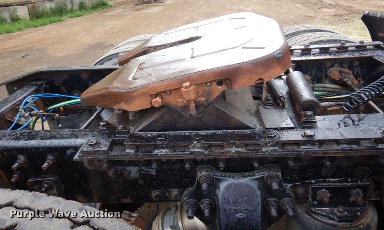 image for item MF9680 1998 Freightliner FLD112  semi truck