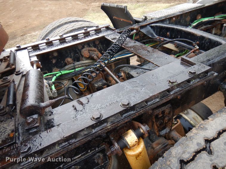 image for item MF9680 1998 Freightliner FLD112  semi truck