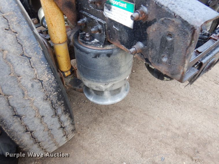 image for item MF9680 1998 Freightliner FLD112  semi truck