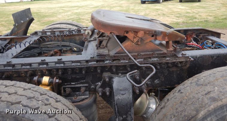 image for item MF9680 1998 Freightliner FLD112  semi truck