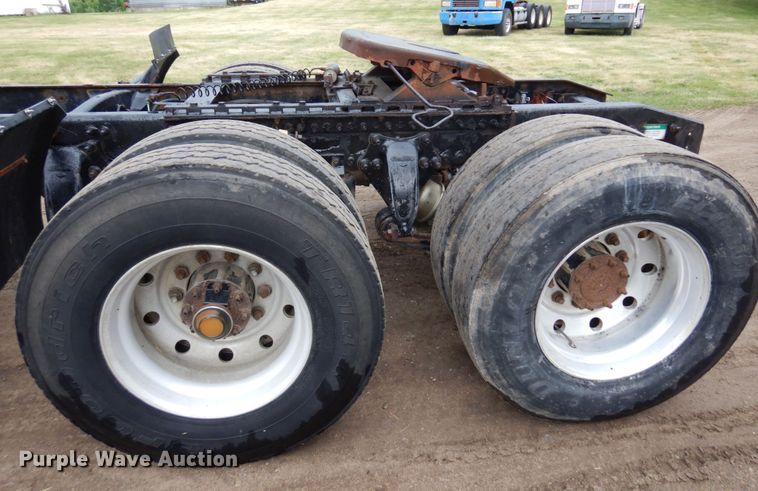 image for item MF9680 1998 Freightliner FLD112  semi truck