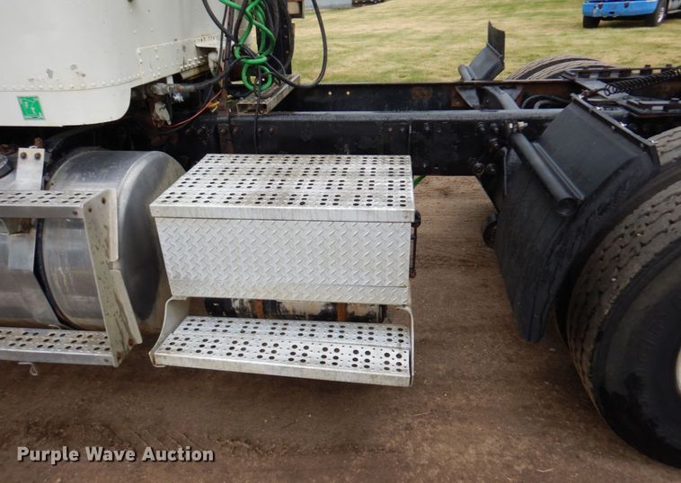 image for item MF9680 1998 Freightliner FLD112  semi truck