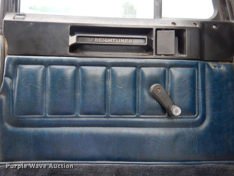 image for item MF9680 1998 Freightliner FLD112  semi truck