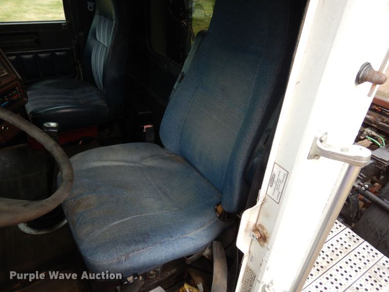 image for item MF9680 1998 Freightliner FLD112  semi truck