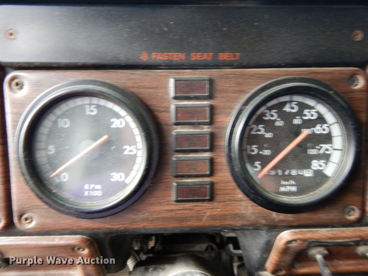 image for item MF9680 1998 Freightliner FLD112  semi truck