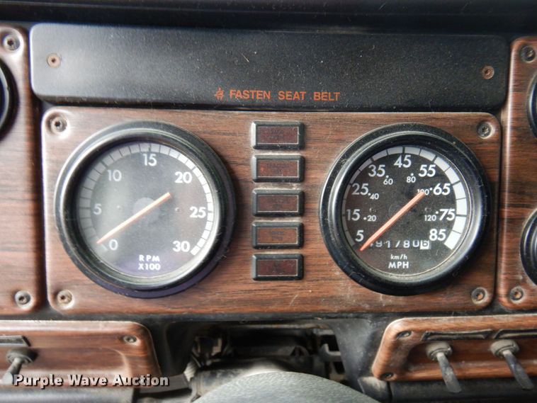 image for item MF9680 1998 Freightliner FLD112  semi truck