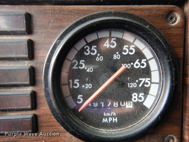 image for item MF9680 1998 Freightliner FLD112  semi truck