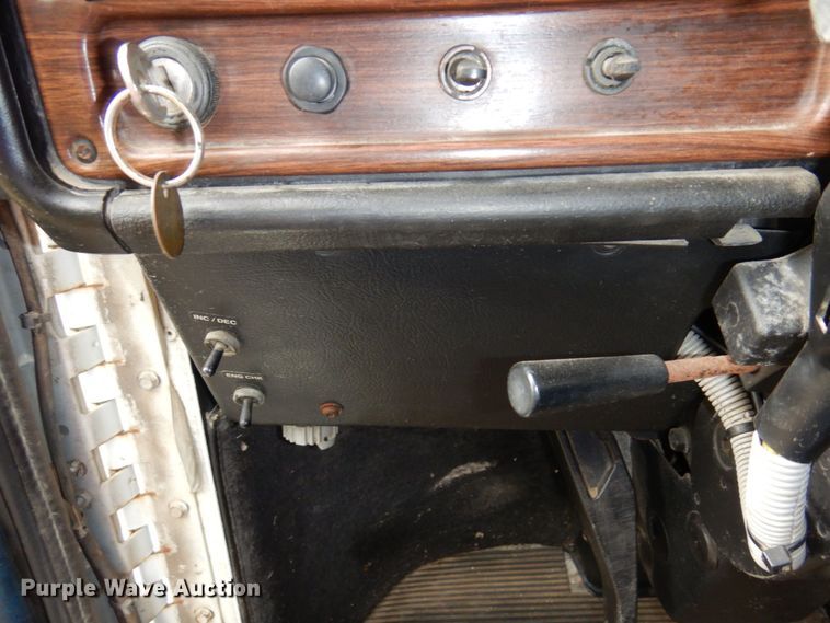 image for item MF9680 1998 Freightliner FLD112  semi truck