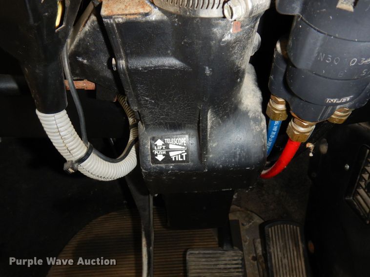 image for item MF9680 1998 Freightliner FLD112  semi truck