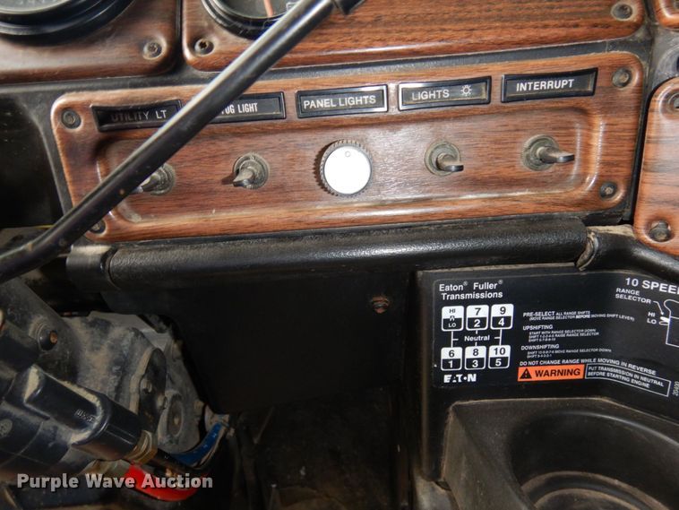 image for item MF9680 1998 Freightliner FLD112  semi truck