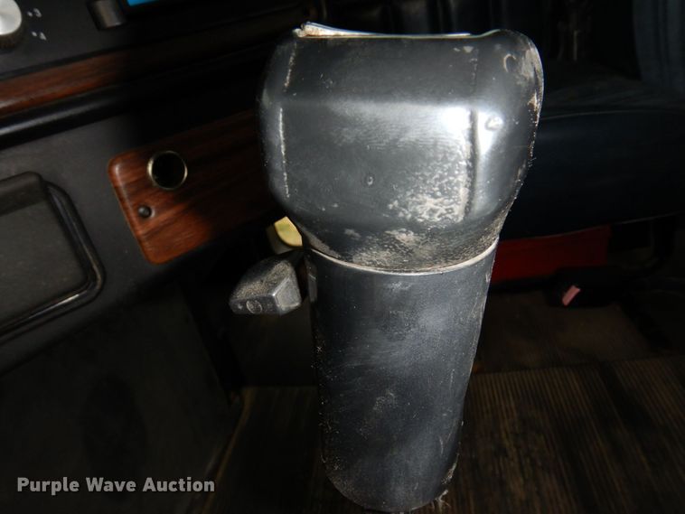 image for item MF9680 1998 Freightliner FLD112  semi truck