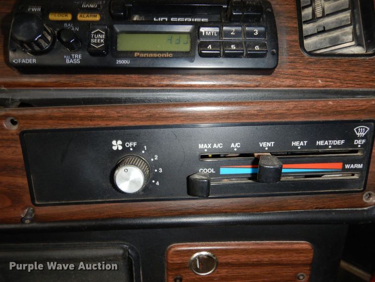 image for item MF9680 1998 Freightliner FLD112  semi truck