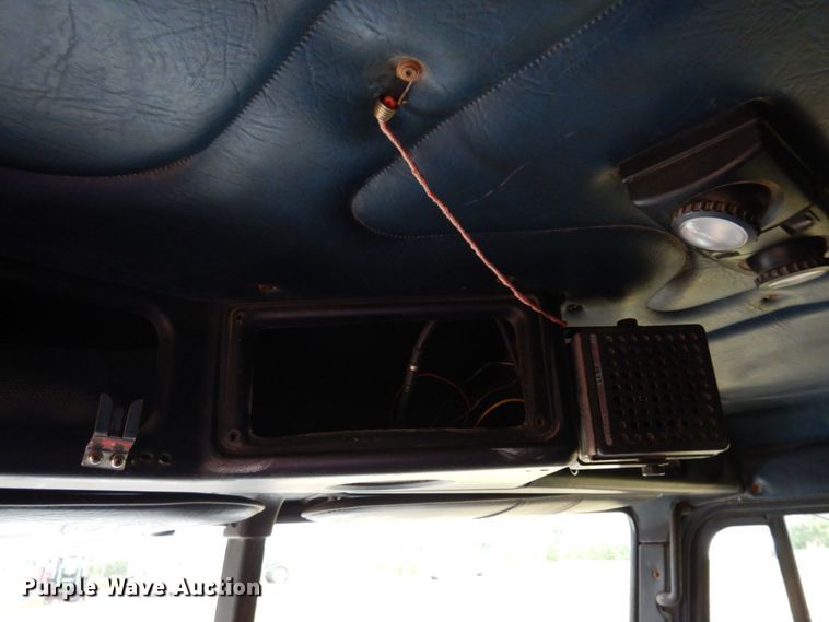 image for item MF9680 1998 Freightliner FLD112  semi truck