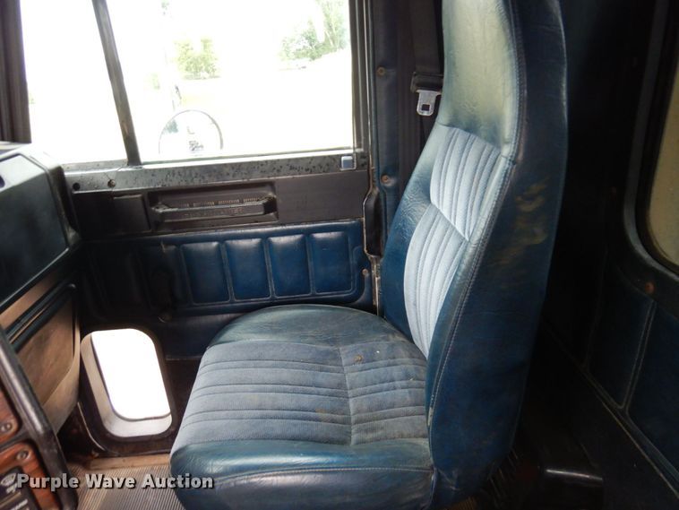 image for item MF9680 1998 Freightliner FLD112  semi truck