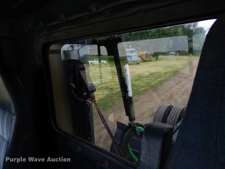 image for item MF9680 1998 Freightliner FLD112  semi truck