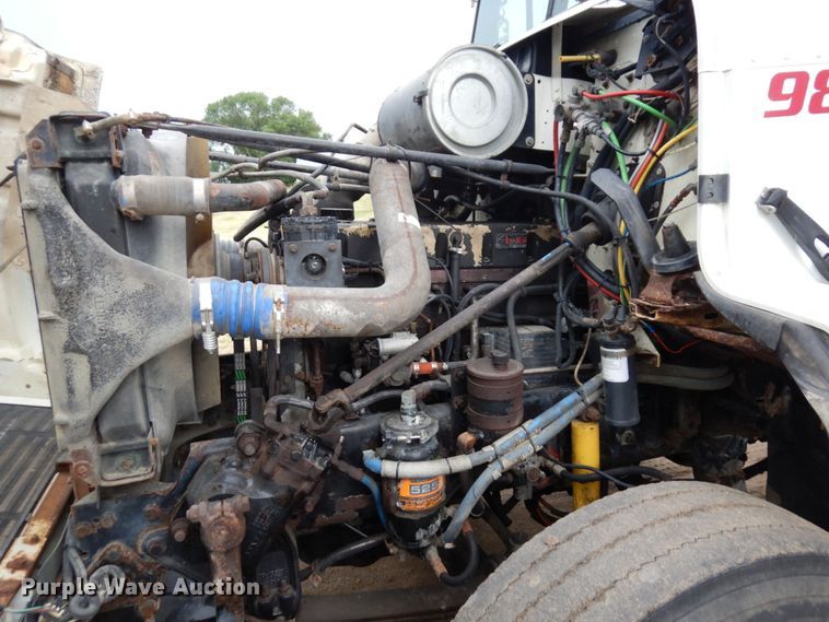 image for item MF9680 1998 Freightliner FLD112  semi truck