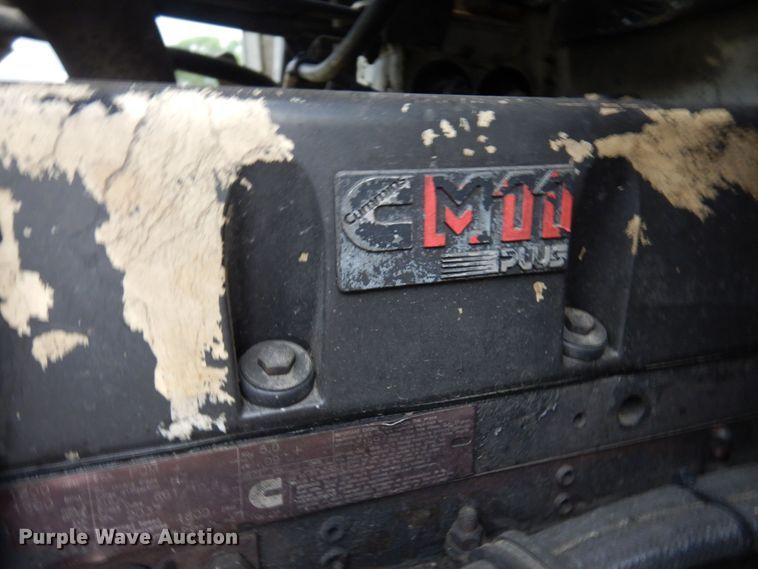 image for item MF9680 1998 Freightliner FLD112  semi truck