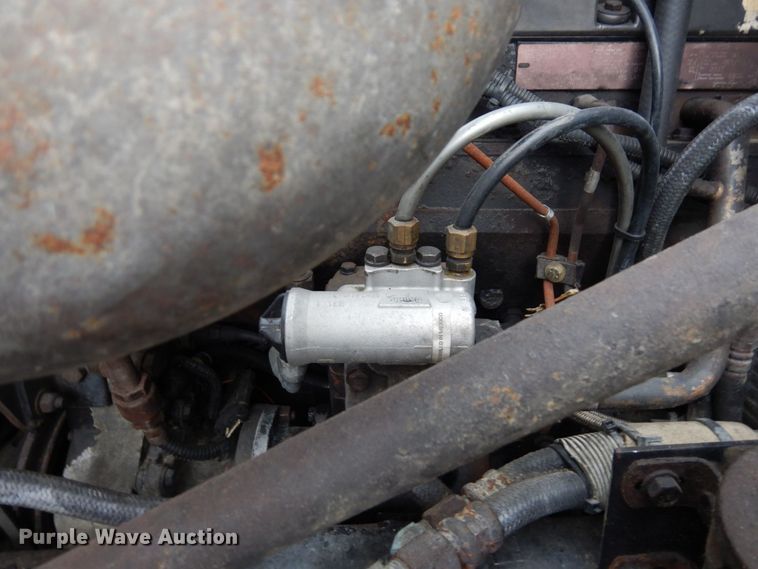 image for item MF9680 1998 Freightliner FLD112  semi truck