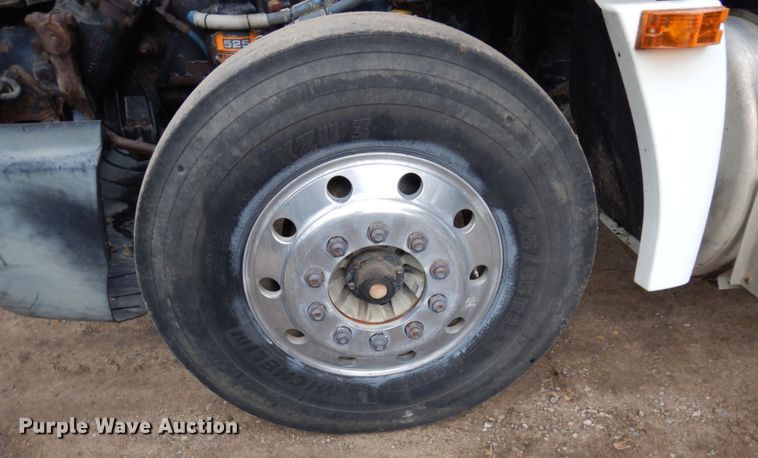 image for item MF9680 1998 Freightliner FLD112  semi truck