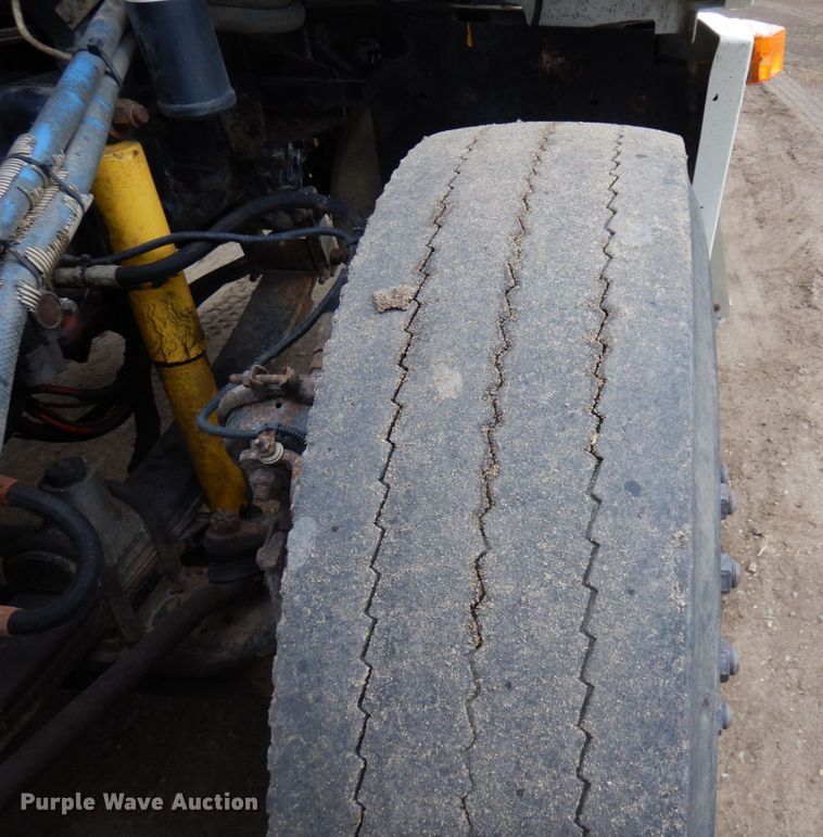 image for item MF9680 1998 Freightliner FLD112  semi truck