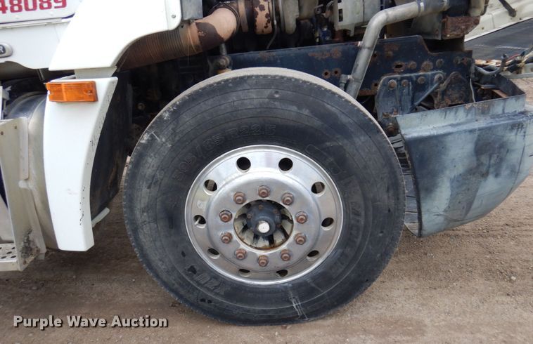 image for item MF9680 1998 Freightliner FLD112  semi truck